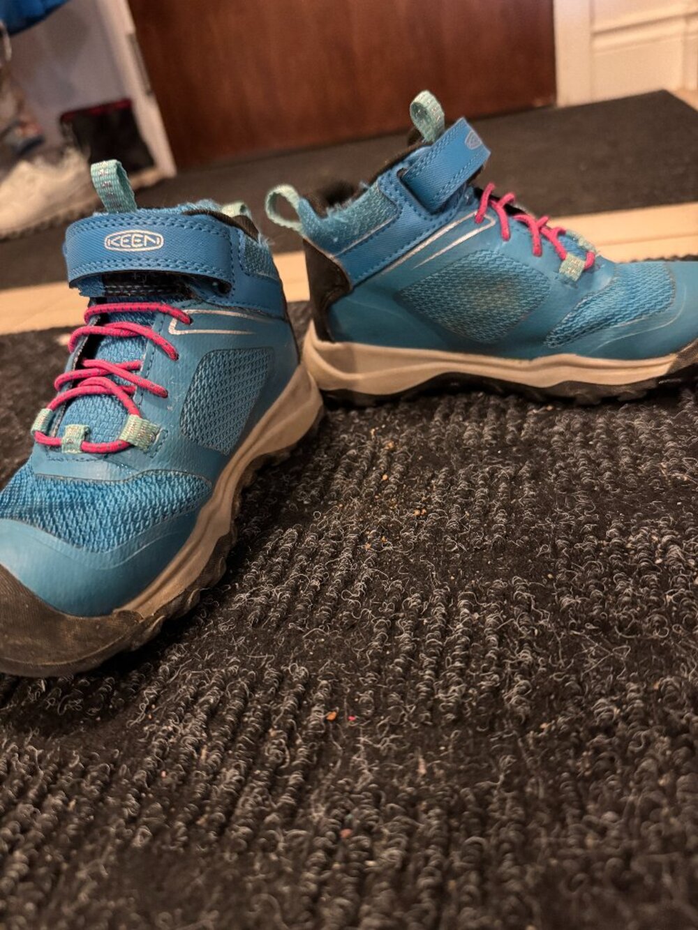 Kids hikers KEEN Kids' Wanduro Waterproof Mid Hiking Boots size US 10